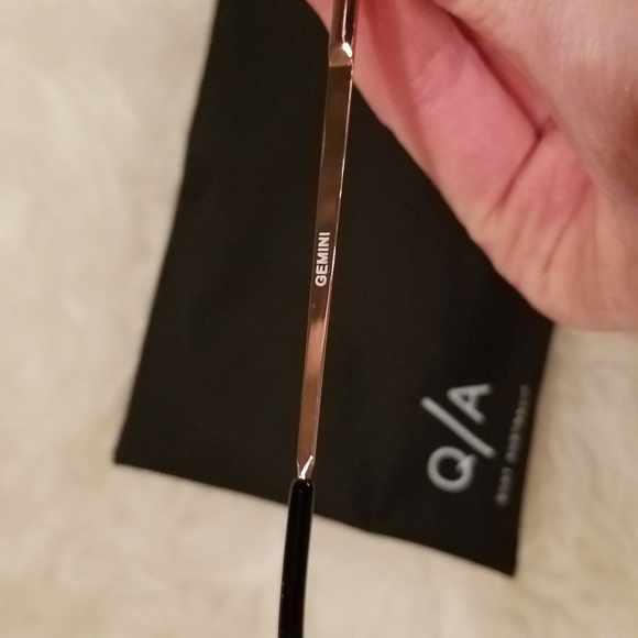 SOOOLD Quay GEMINI sunnies - Picture 2 of 8